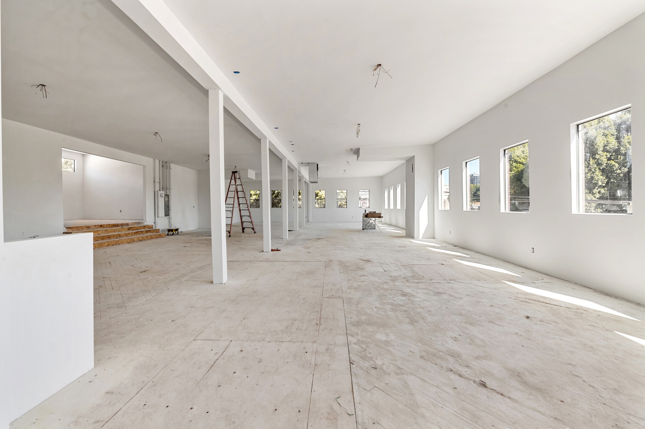 6600 Lexington Ave, Los Angeles, CA to rent Interior Photo- Image 1 of 7