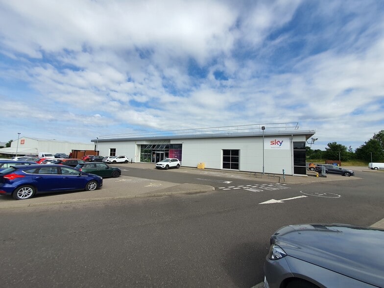 4 Tannochside Dr, Uddingston to rent - Building Photo - Image 2 of 5