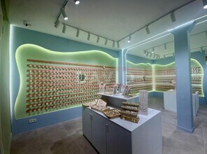 Retail in Barcelona, Barcelona to rent Interior Photo- Image 2 of 3