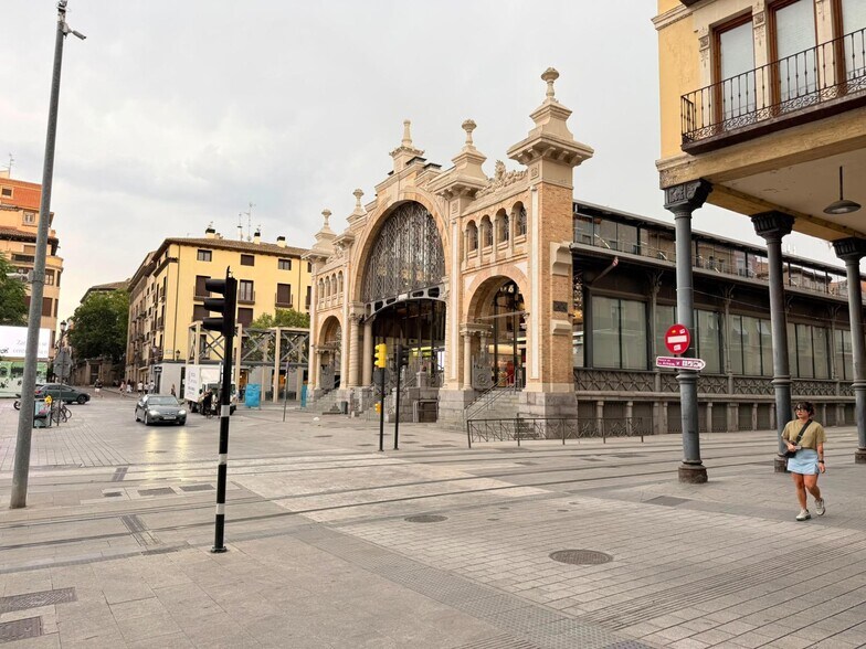 Retail in Zaragoza, Zaragoza for sale - Building Photo - Image 1 of 27