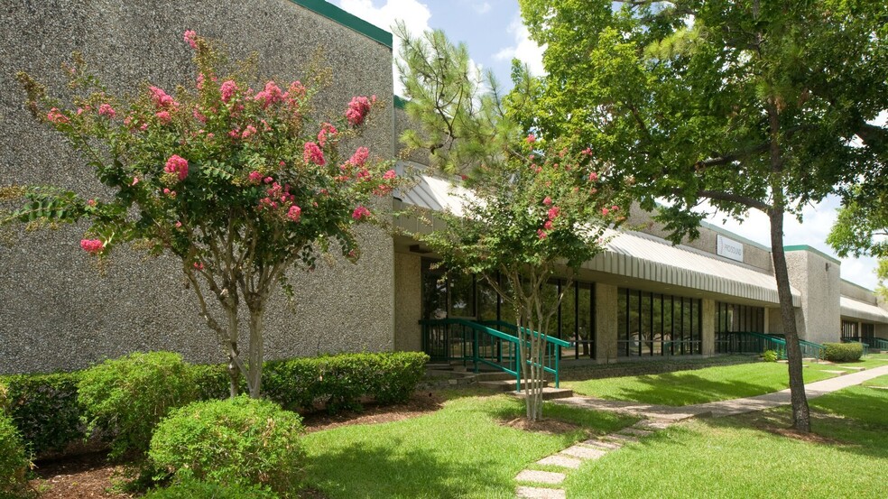 3701-3749 Yale St, Houston, TX for rent - Building Photo - Image 1 of 11