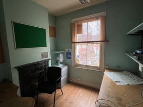 159 Stanley Rd, Teddington to rent Interior Photo- Image 1 of 2
