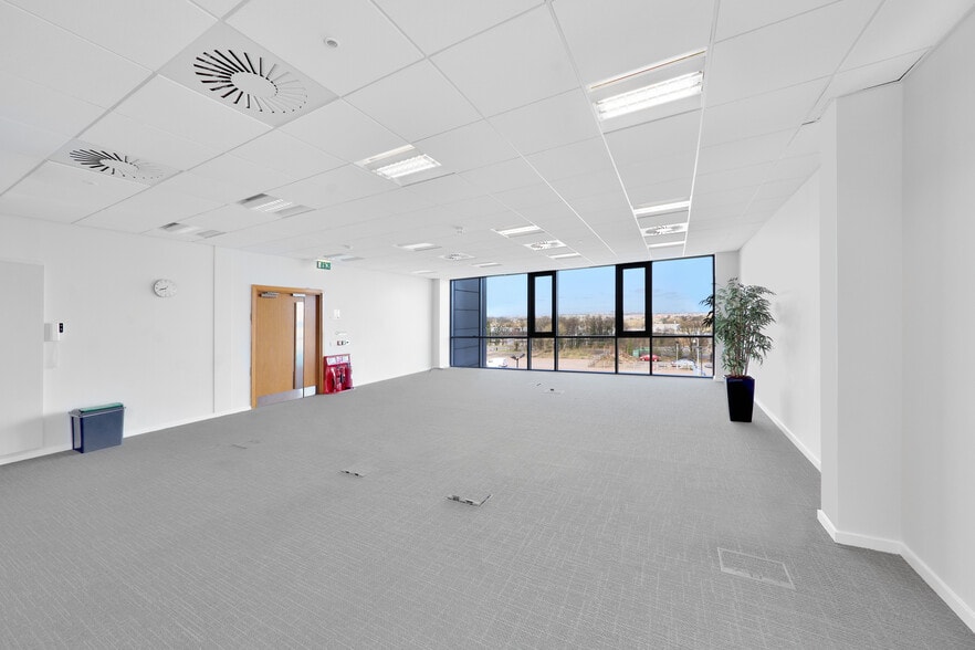 2 Harvest Dr, Newbridge to rent - Interior Photo - Image 3 of 5