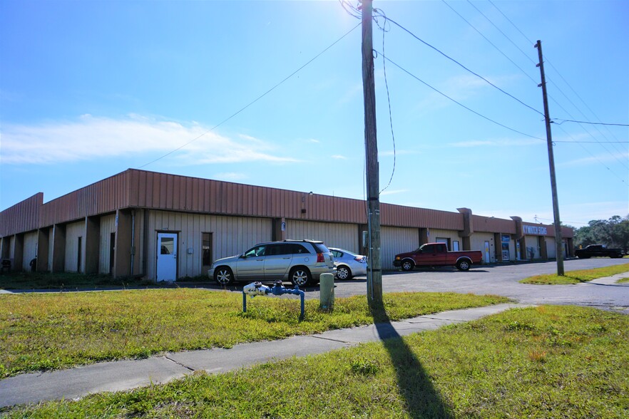 5028 Airport Rd, Zephyrhills, FL for sale - Building Photo - Image 1 of 1