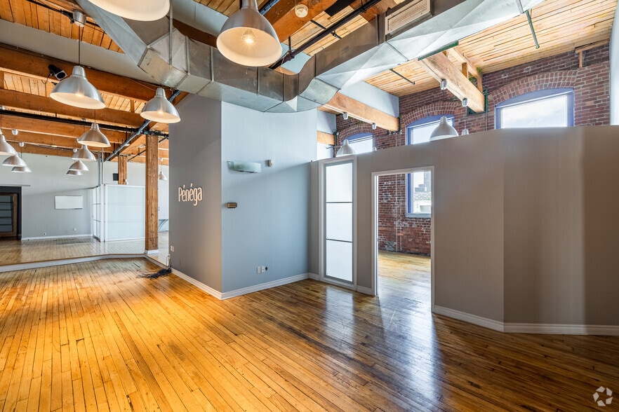 364-424 Rue Guy E, Montréal, QC to rent - Interior Photo - Image 3 of 16