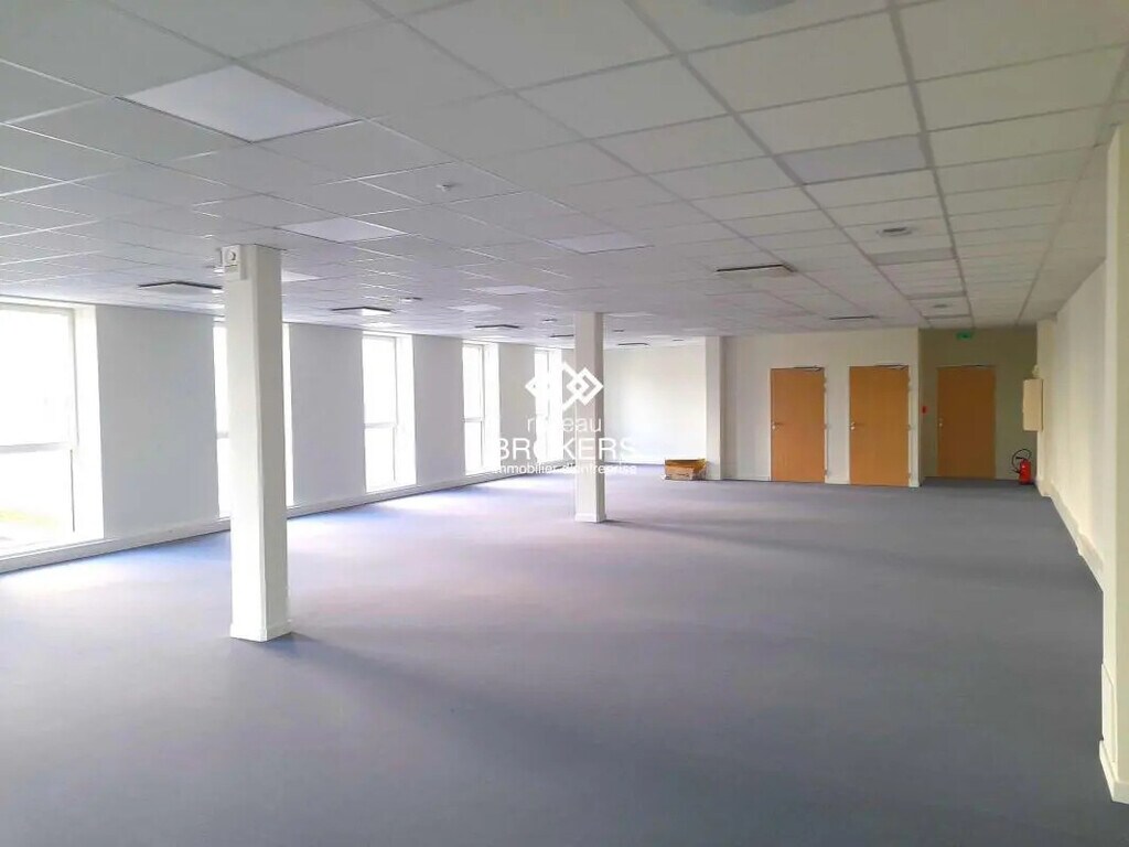 Vente Bureaux 180 m² - Photo 1