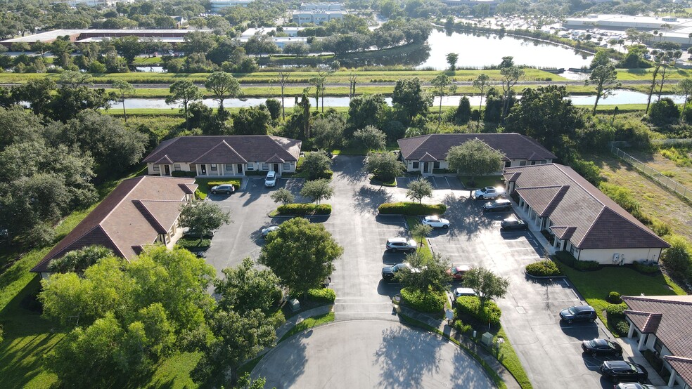 2739 Oak Ridge Ct, Fort Myers, FL for sale - Building Photo - Image 2 of 18