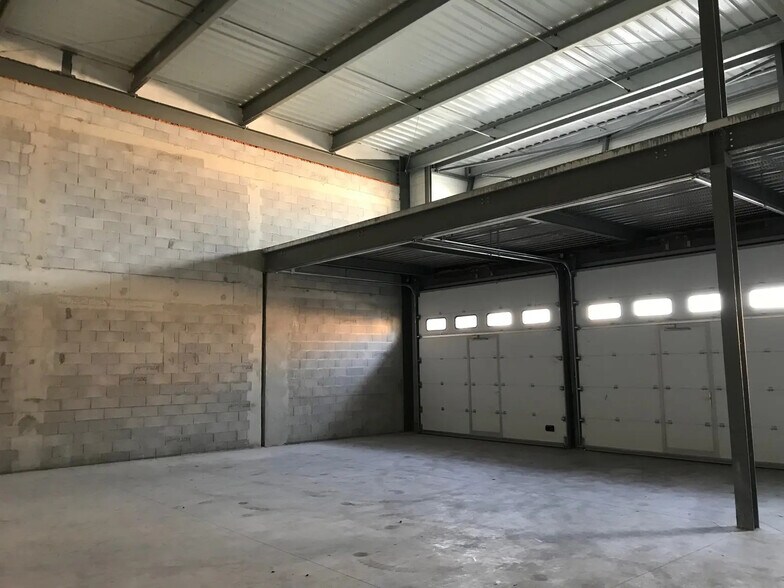 Industrial in Roquebrune-sur-Argens for sale - Building Photo - Image 1 of 7