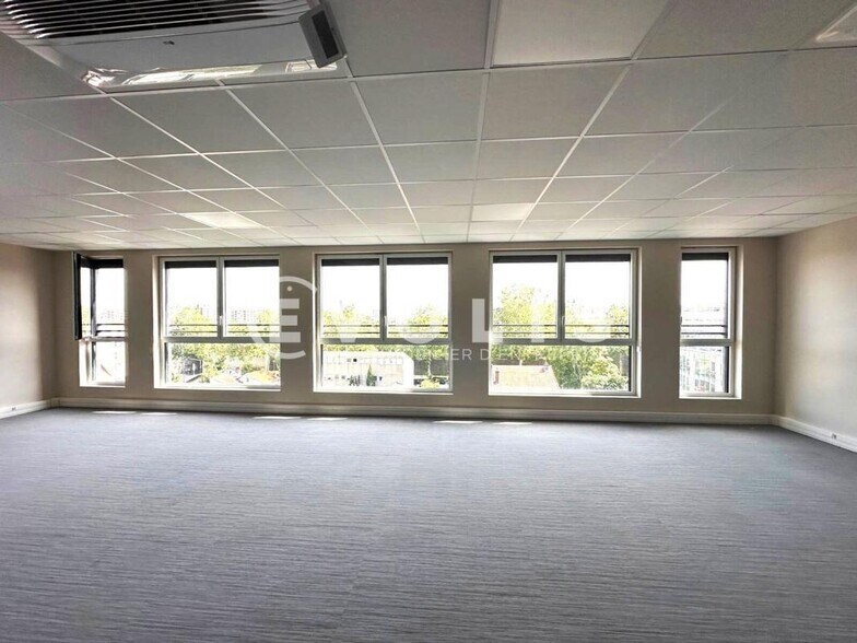 Office in Malakoff to rent - Building Photo - Image 2 of 13