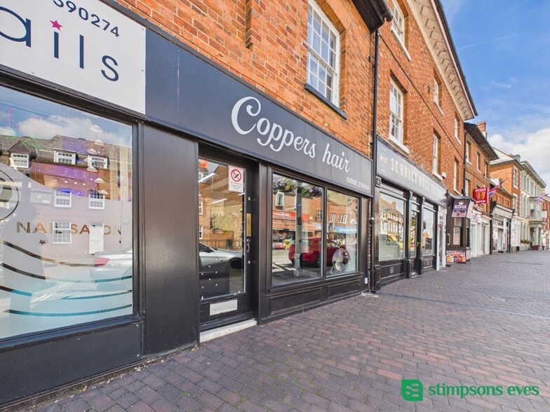 19 High St, Newport Pagnell to rent - Building Photo - Image 3 of 4