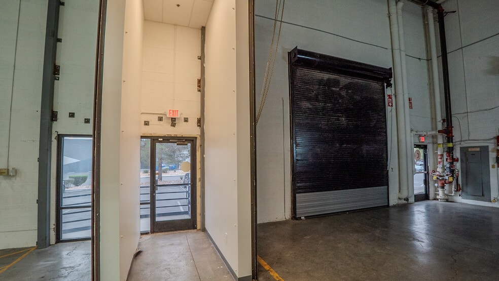 530 E Pamalyn Ave, Las Vegas, NV to rent - Building Photo - Image 3 of 14