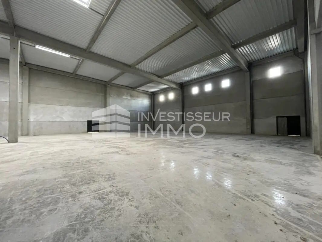 Light Industrial in Moissy-Cramayel to rent Interior Photo- Image 1 of 7