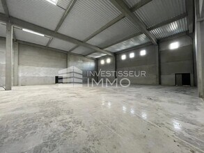 Light Industrial in Moissy-Cramayel to rent Interior Photo- Image 1 of 7