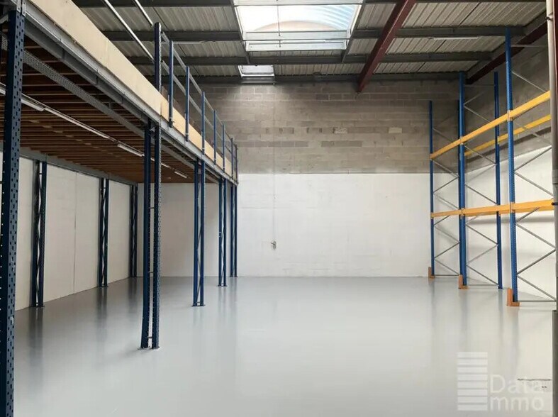 Industrial in Le Thillay to rent - Building Photo - Image 3 of 32