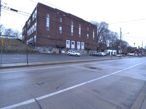 1352 5th Ave, Coraopolis, PA for rent Building Photo- Image 1 of 13