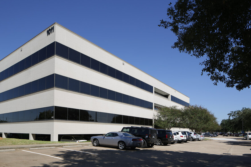 1011 Highway 6 S, Houston, TX for rent - Building Photo - Image 1 of 6