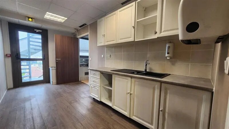 Office in La Garenne-Colombes to rent - Building Photo - Image 3 of 8