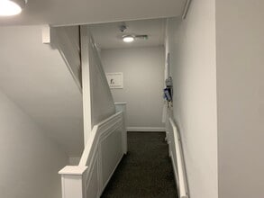 25 Harlow Moor Drive, Harrogate to rent Interior Photo- Image 2 of 5