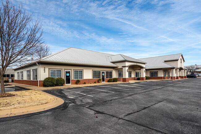 More details for 303 SW 18th St, Bentonville, AR - Office to Rent
