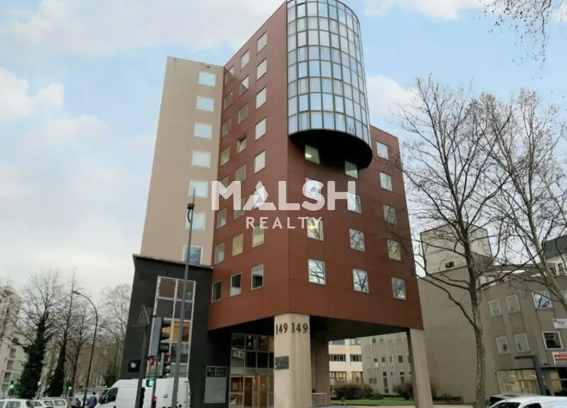 Office in Villeurbanne to rent - Building Photo - Image 2 of 11