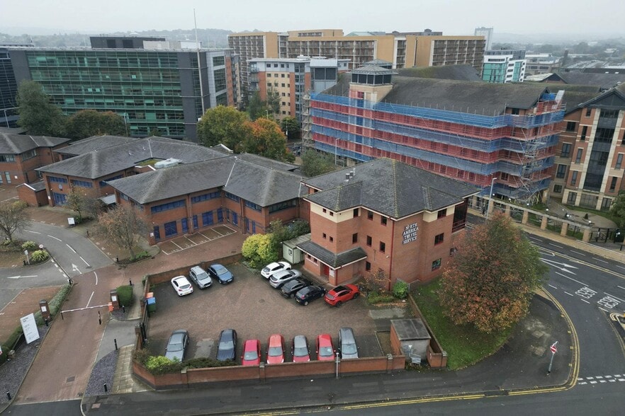 48 Victoria Rd, Leeds to rent - Building Photo - Image 2 of 2