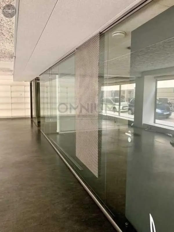 Location Commerce 197 m² - Photo 1