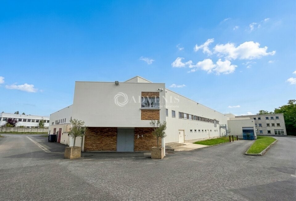 Light Industrial in Neuilly-sur-Marne to rent Building Photo- Image 1 of 7
