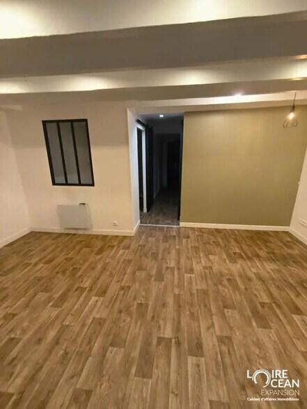 Retail in Nantes to rent - Building Photo - Image 2 of 8