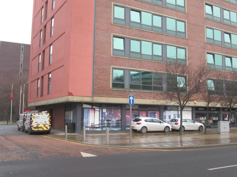 63-75 Corporation Rd, Middlesbrough to rent - Primary Photo - Image 1 of 1