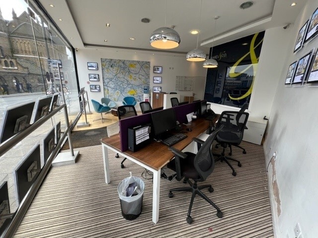 52 High St, London to rent Building Photo- Image 1 of 4