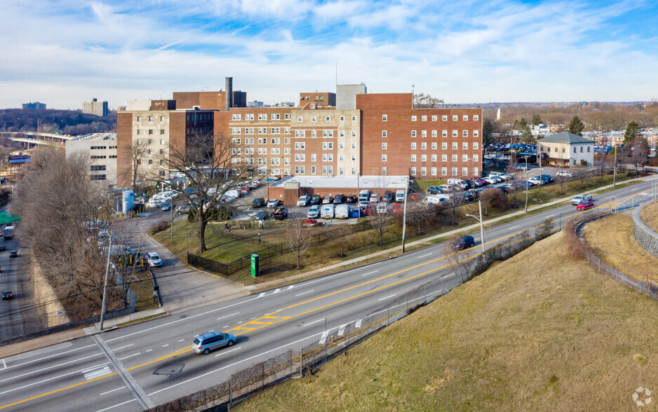 3300 Henry Ave, Philadelphia, PA for rent - Building Photo - Image 3 of 7