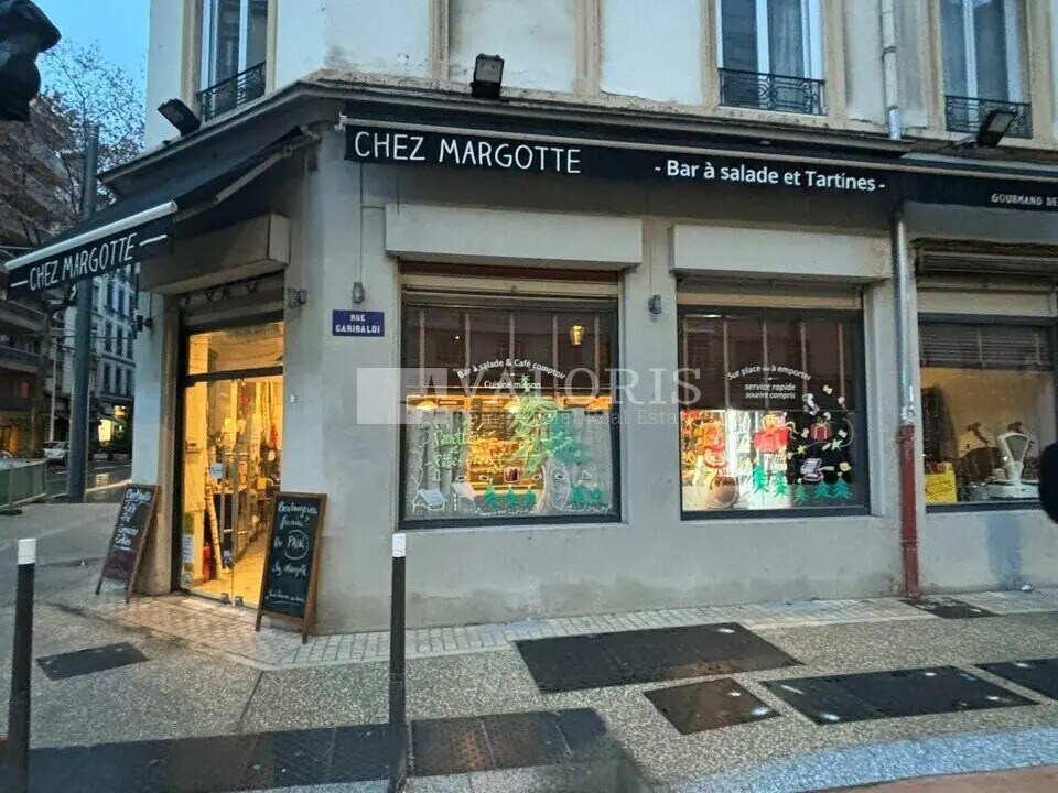 Retail in Lyon to rent Building Photo- Image 1 of 14