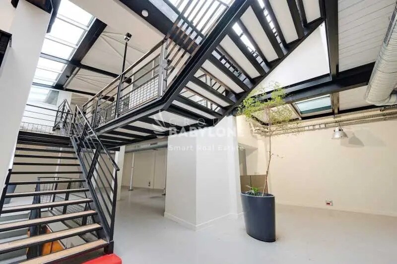 Office in Levallois-Perret to rent - Building Photo - Image 2 of 11