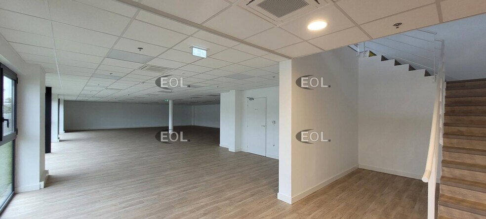 Industrial in Mions to rent - Interior Photo - Image 3 of 6