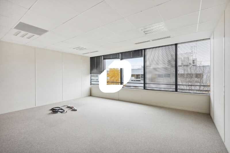 Office in Massy to rent - Interior Photo - Image 3 of 17