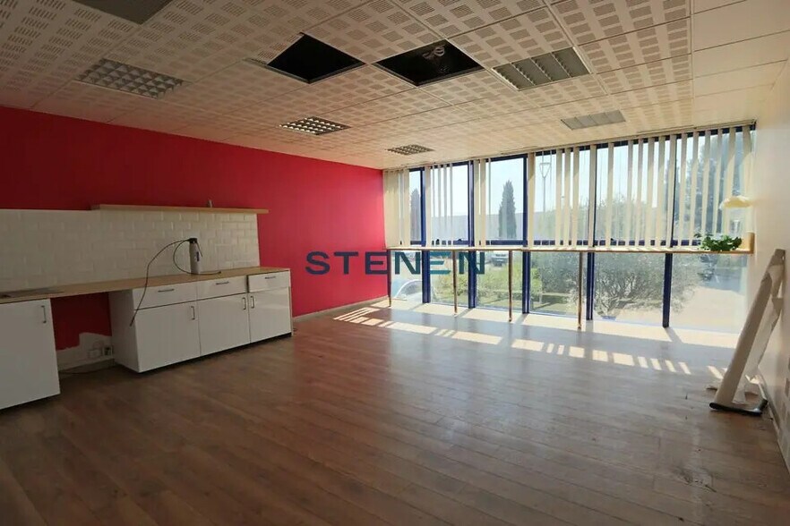 Office in Aix-en-Provence to rent - Interior Photo - Image 3 of 8