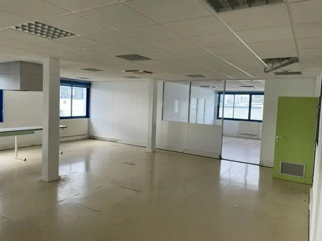 Office in Longvic to rent - Interior Photo - Image 3 of 4