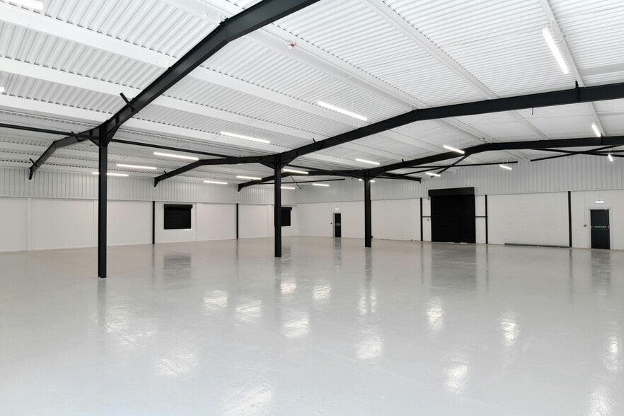Wellington St, Leeds to rent - Building Photo - Image 3 of 6