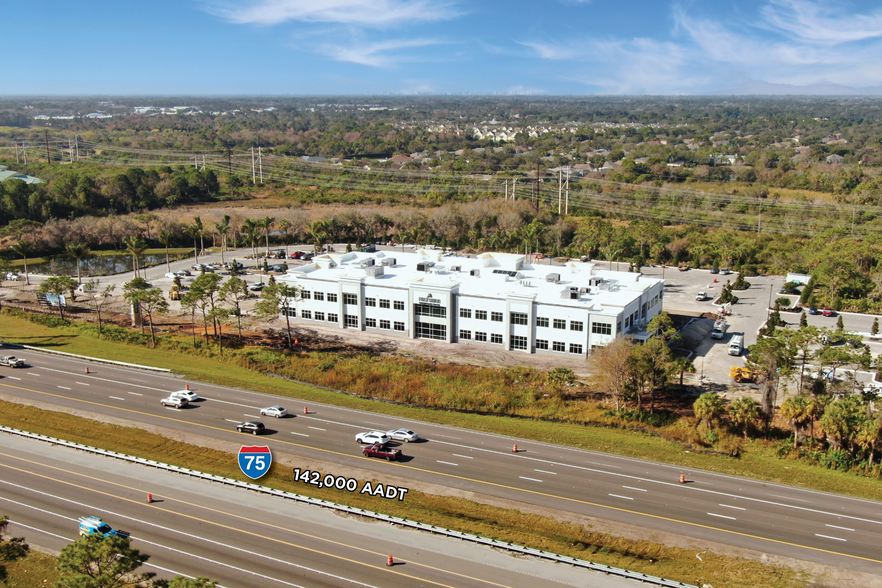 8725 Pendery Pl, Bradenton, FL for rent - Building Photo - Image 3 of 3