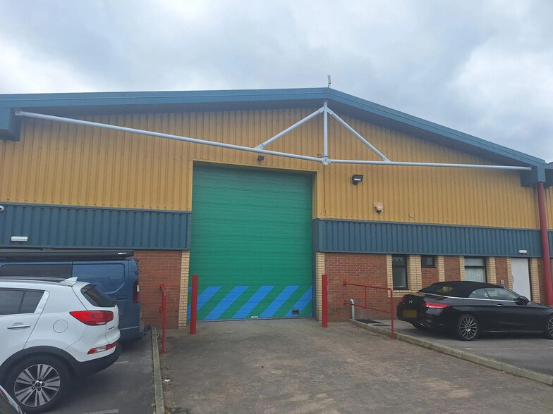 Road One, Winsford to rent - Building Photo - Image 2 of 2
