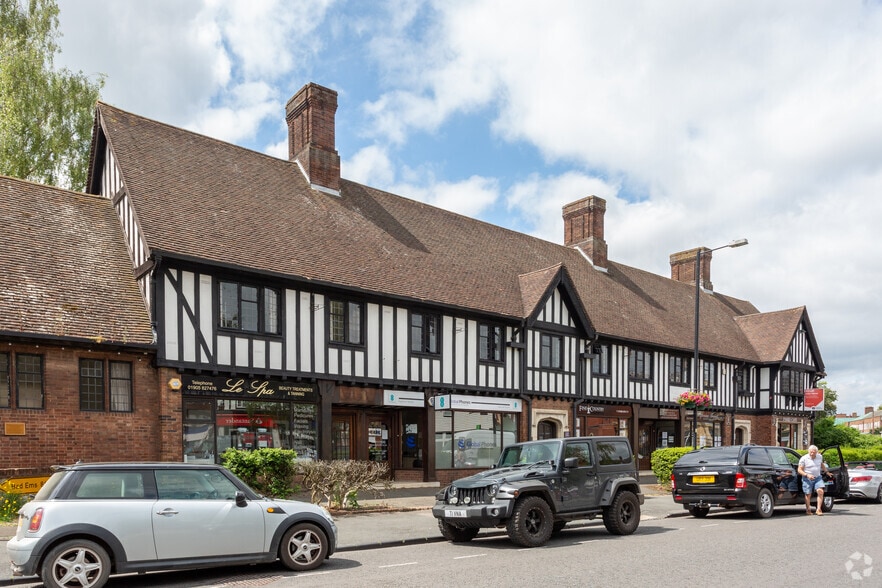 12 Victoria Square, Droitwich to rent - Building Photo - Image 2 of 4