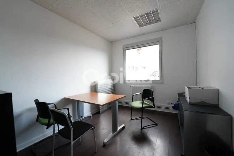 132 Avenue De L'Industrie, Rillieux-la-Pape to rent - Interior Photo - Image 3 of 12