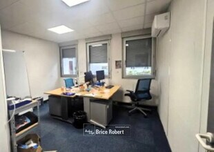 Office in Écully to rent Building Photo- Image 2 of 3