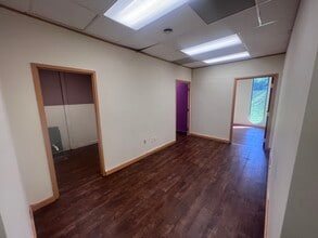 2500 W Broad St, Athens, GA to rent Interior Photo- Image 2 of 9