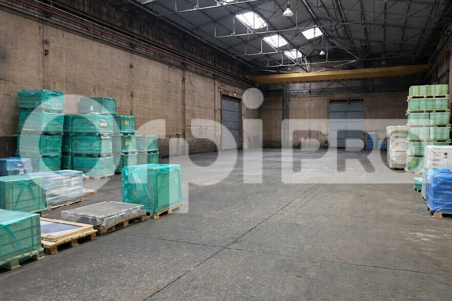 Light Industrial in Ternay to rent - Building Photo - Image 2 of 6