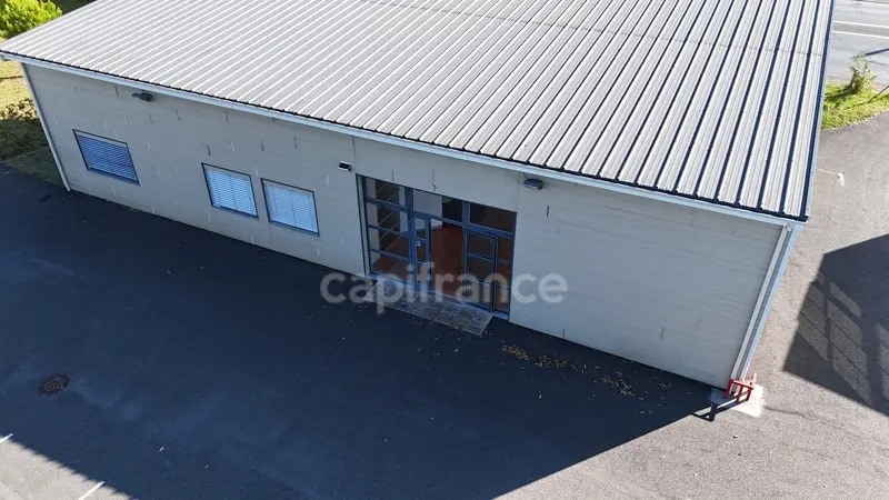 Location Commerce 250 m² - Photo 1