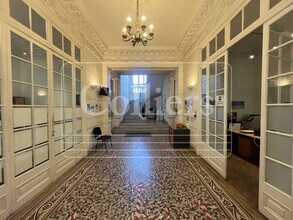 Office in Marseille to rent Lobby- Image 1 of 2