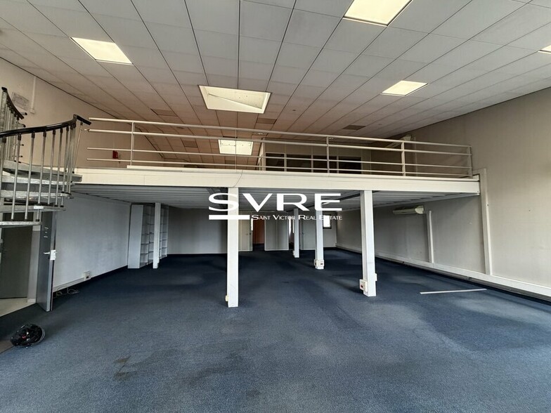 Retail in Marseille to rent - Interior Photo - Image 3 of 12