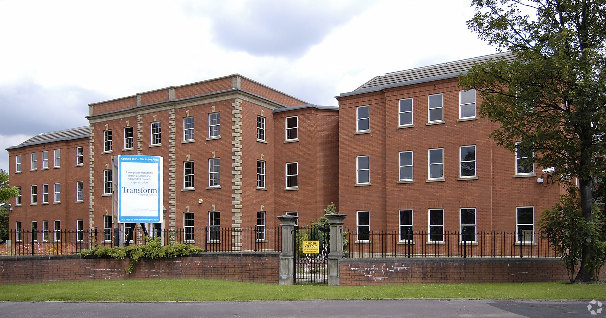 192 Altrincham Rd, Manchester to rent Primary Photo- Image 1 of 3