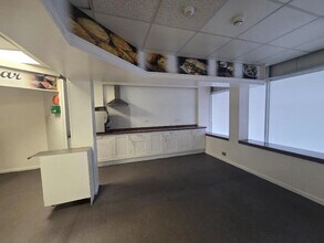 St. Pauls Sq, Isle Of Man to rent Interior Photo- Image 2 of 2